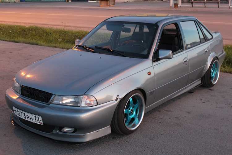 Основные материалы: пластик или металл