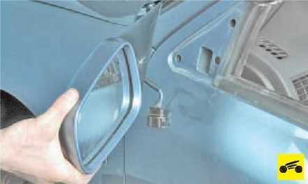 Материалы изготовления боковых отражателей: что выбрать?