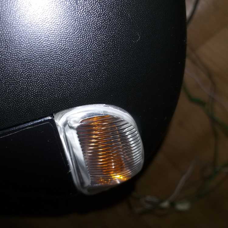 Что делать при заедании или поломке цоколя